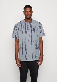 Nike Sportswear Printtipaita - cool grey