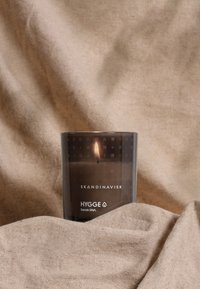 Skandinavisk HYGGE SCENTED CANDLE SPECIAL EDITION - Duftlys - camel brown