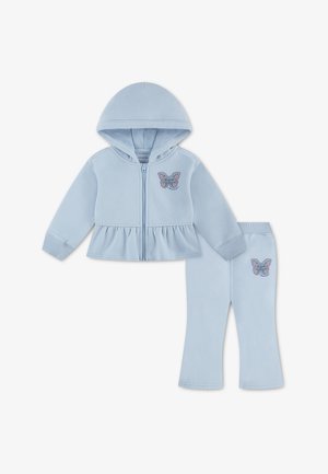 Abercrombie & Fitch, Анцуг - skyway