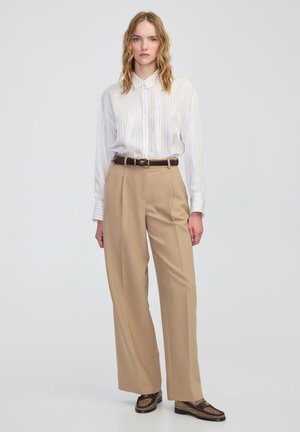 BUTTONED WIDE-LEG  - Pantalon classique - camel