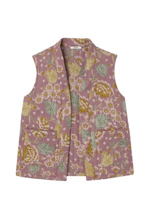 Gilet sans manches floral en rose, présentant des motifs botaniques jaunes et verts. Conçu sans boutons, avec une coupe décontractée et une ouverture à l'avant.