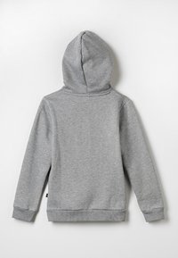 Grå hoodie med känguruficka, ribbade muddar och nederdel. Har en stor huva med en strukturerad design. Tillverkad av mjukt, texturerat tyg.