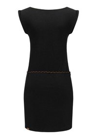 Svart ärmlös knälång klänning med rund halsringning och ett tunt flätat brunt bälte i midjan.