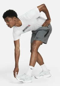 Nike Performance Pantaloncini sportivi - iron grey/black