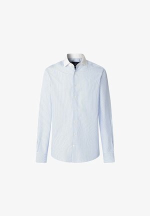 Pánska košeľa s dlhým rukávom, s modrými vertikálnymi pruhmi a kontrastným bielym golierom.