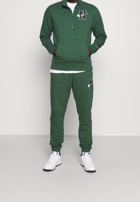 Nike Sportswear Collegepaita - green
