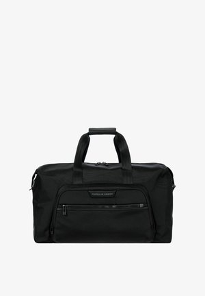 Sac de sport en tissu noir durable avec deux poignées supérieures, un compartiment principal zippé et une poche avant au design élégant et à la finition texturée.