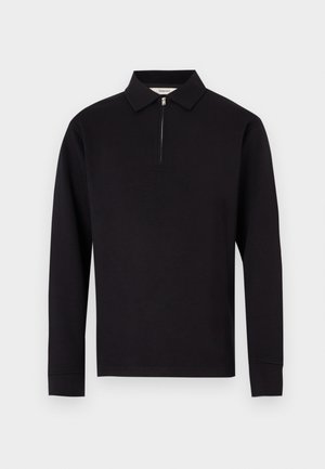 Polo de manga larga negro con diseño de cuello con cremallera, confeccionado en tela suave, con cuello clásico y puños acanalados.