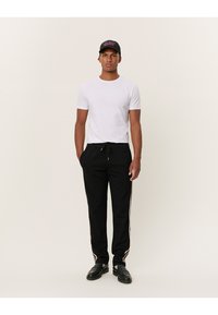 Les Deux STERLING TRACK PANTS - Calças de fato de treino - black/ivory