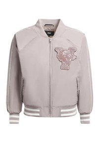 Veste bomber rose clair avec une fermeture éclair à l'avant, des poignets ribbed et un ourlet. Présente un patch tigre brodé et des bandes blanches sur les manches.