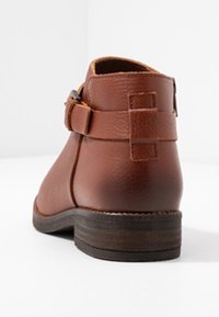 Clarks Botines bajos - brown