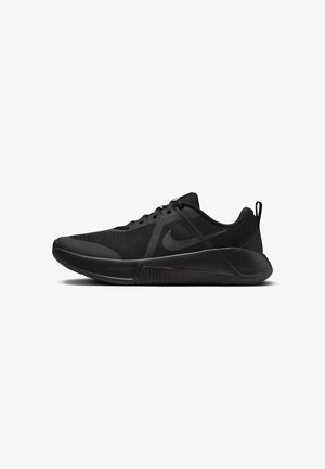 Chaussures de sport noires avec une tige en mesh, des détails texturés, un col rembourré et une semelle en caoutchouc avec un motif de crantage distinctif.