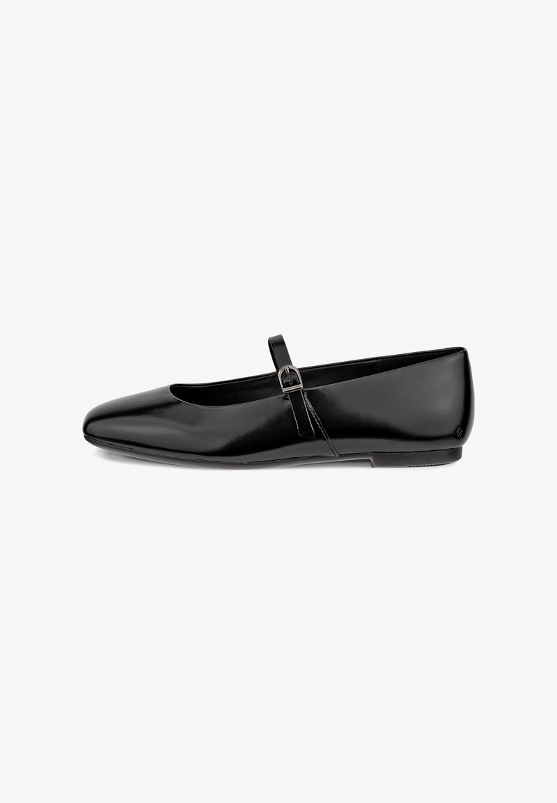 Bailarinas de couro liso preto com ponta fina e uma tira de tornozelo slim com um detalhe de fivela quadrada. Textura suave e brilhante.