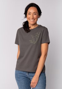 Grau Baumwoll-T-Shirt mit kurzen Ärmeln, featuring ein grünes Grafik eines Vogels und den Text "Selbstliebe" auf der Vorderseite. Lässige Passform.