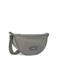 Borsa a tracolla grigia in nylon a forma di mezza luna, con chiusura a zip, tracolla regolabile e una patch quadrata con logo sulla parte anteriore.
