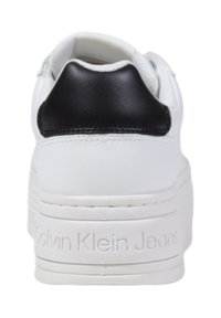 Calvin Klein Jeans BOLD FLATF LOW LACE - Sneakers basse - white