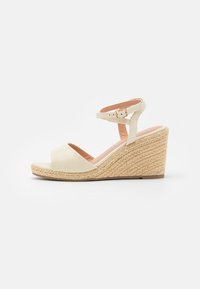 Sandaler m/ kilehæl - off-white