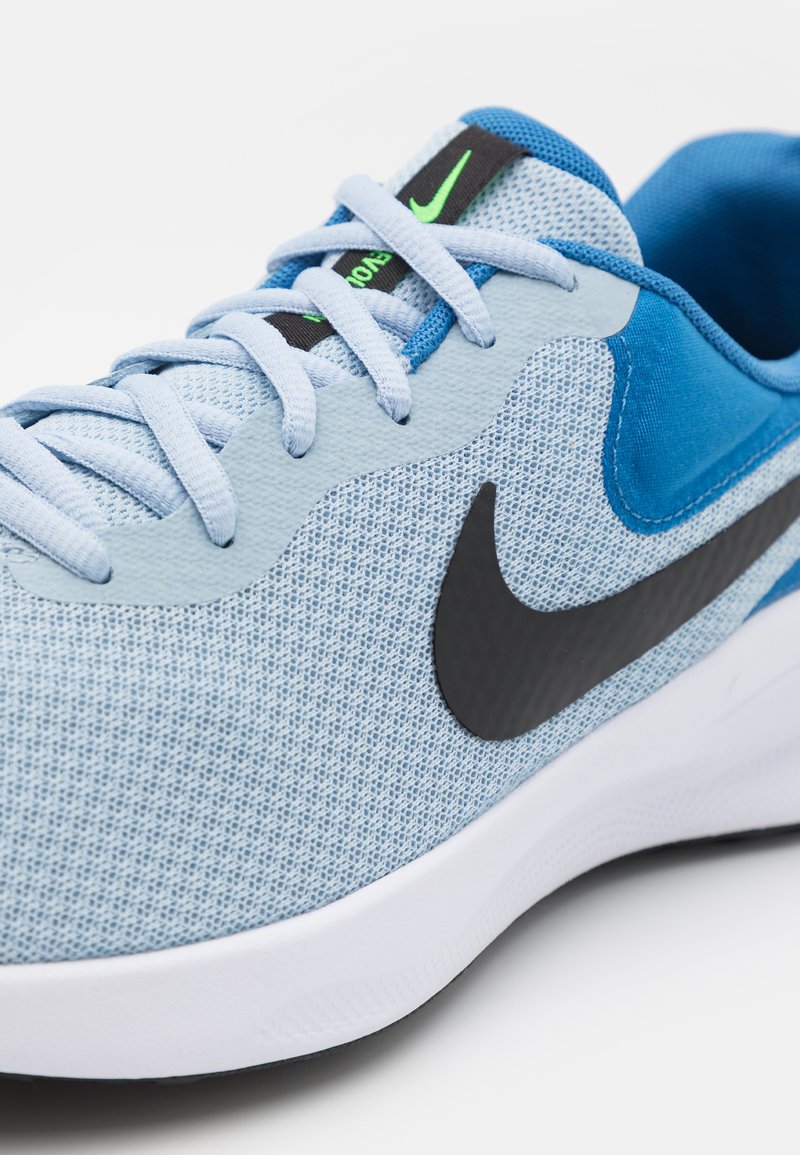 nike running shoes white blue