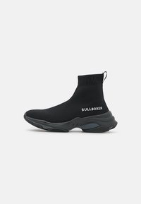 Black knit ankle sneaker with a textured upper, thick sole, and "BULLBOXER" logo on the side. Features a pull tab at the back.