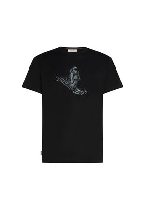 Sort bomulds-t-shirt med et grafisk print af en skikører i hvid mod stoffet. Rund hals og korte ærmer; enkelt design.