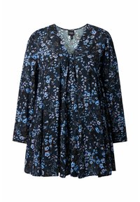 Robe en tissu noir avec un décolleté en V, des manches longues, et des motifs floraux bleus et roses. Coupe évasée avec des fronces au niveau du corsage.