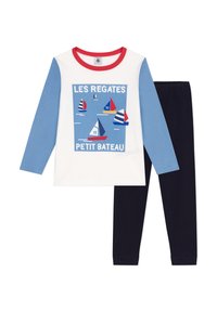 Maglietta a maniche lunghe con corpo bianco, maniche blu, colletto rosso e grafica di una barca a vela; abbinata a leggings di colore blu scuro.