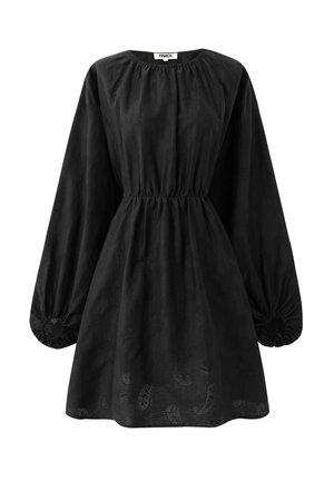 Schwarzes langärmeliges Kleid mit elastischem Bund und Bündchen, Rundhalsausschnitt und dezentem Paisleymuster auf leichtem Stoff.