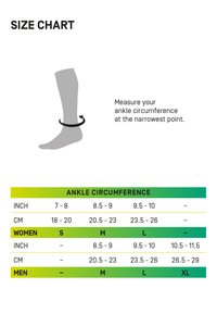 Maattabel met metingen van de enkelomtrek in inches en centimeters, met aparte secties voor vrouwen en mannen. Bevat een illustratie van een voet.