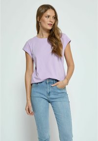 TRISHIA  - T-shirt basique - lavendula purple