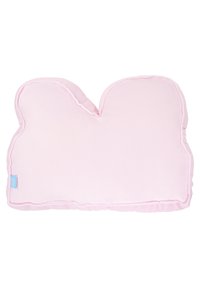 Cuscino rosa con bordo superiore ondulato, tessuto morbido e accenti di cucitura. Presenta un piccolo etichetta blu su un lato.