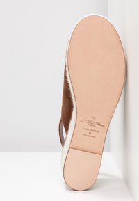 Weekend Max Mara Sandales à plateforme - brown