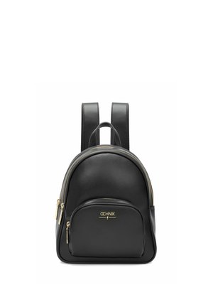  Czarny skórzany plecak z złotymi zamkami błyskawicznymi i przednią kieszenią, wyposażony w regulowane paski na ramiona oraz mały uchwyt do przenoszenia na górze.