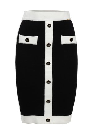 Falda lápiz en blanco y negro con una tela texturizada, que presenta una franja central blanca, dos bolsillos frontales y botones en tono dorado.