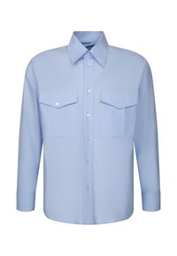 Camicia azzurro chiaro a maniche lunghe con colletto a punta, chiusura frontale con bottoni e due tasche sul petto con bottone.