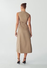 WILLA NEAPOLITAN DRESS - Robe de jour - taupe