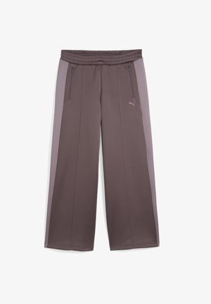 Puma weite Hose in Dunkelbraun, mit helllila Seitenpaneelen, Reißverschlusstaschen und einem elastischen Bund für einen bequemen Sitz.
