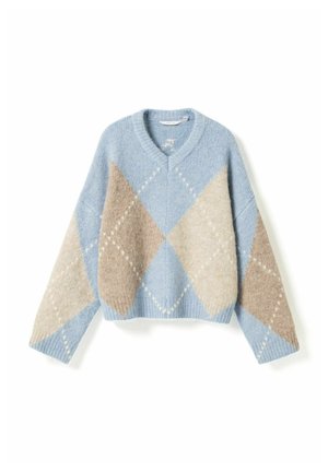 Pehmeast kootud kampsun sinise, beeži ja pruunika suurte rombijooniste mustriga, V-kaelusega ja pikad varrukad valgel taustal.