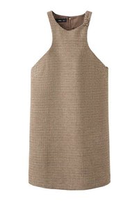 Bruine en beige geruite mouwloze jurk met een hoge hals en een ritssluiting aan de achterkant. Heeft een aansluitende vorm en een gladde textuur.