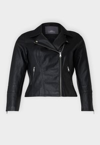 Giacca da motociclista in pelle nera con zip frontale, colletto a pressione e due tasche laterali con zip. Presenta dettagli testurizzati sulle maniche.