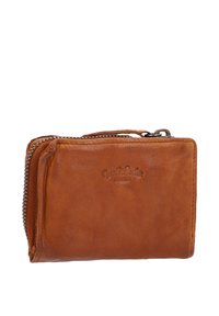 Portefeuille en cuir marron avec fermeture éclair et nom de marque embossé sur le devant, présenté sur fond blanc.