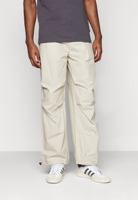 Only & Sons - ONSFRED LOOSE PANT - Pantalones - silver lining Imagen en miniatura 1