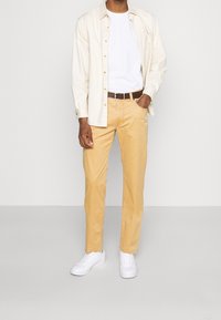 bugatti Tygbyxor - yellow