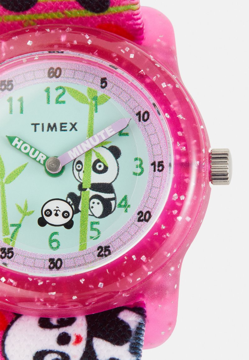 Un Orologio in Una Cassa Di Plastica Bianca Con Quadrante Bianco Con