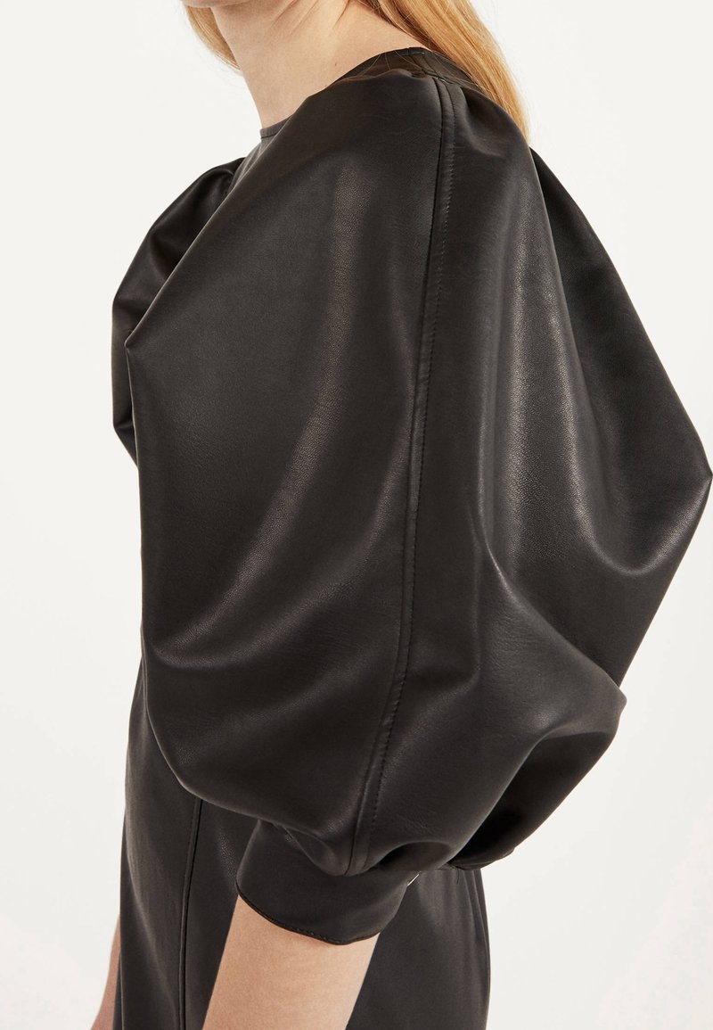 Bershka Shift dress - black - (Pre-owned) - Zalando Bershka Shift dress - black - (Pre-owned) - Zalando