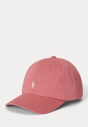 Casquette de baseball rose avec une visière courbée et un petit logo brodé d'un joueur de polo au centre avant.