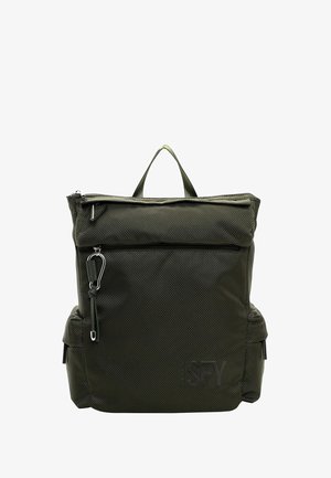 Zaino verde oliva in nylon testurizzato, dotato di cerniera superiore, tasca frontale, scomparti laterali e manico per il trasporto.