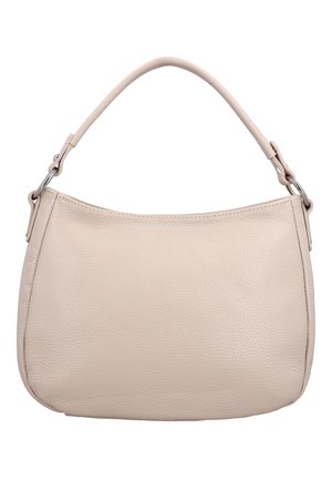 Beige strukturiertem Lederhandtasche mit einem gewölbten Griff, der mit silbernen Ringen befestigt ist, frontseitig vor einem weißen Hintergrund gezeigt.