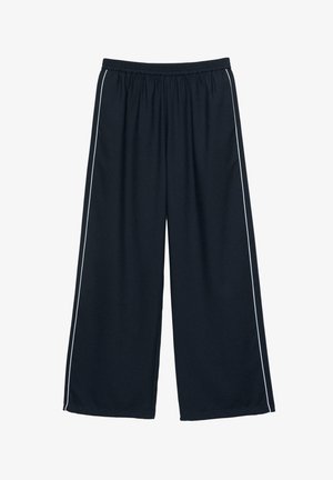 Fekete bő szárú nadrág rugalmas derékrésszel és függőlegesen haladó, fehér csíkozással a külső varrás mentén.