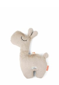 Beige plysch giraff legetøj med en rund krop, lukkede øjne og to korte, opretstående ører. Har en lille hale og stofmærker.