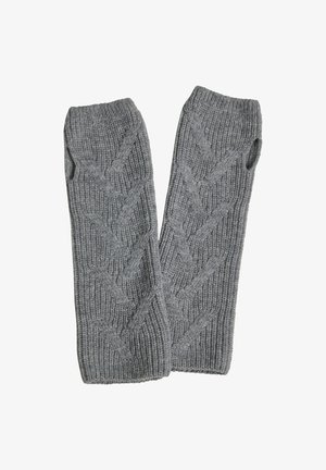 Para szarych, dzianinowych rękawiczek bez palców z prążkowanym i zygzakowatym wzorem, z otworami na kciuki.